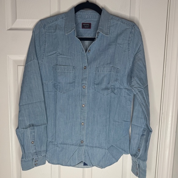 UNTUCKIT NWT Woman’s Alleanza Denim Chambray Button Down Top Pockets Size 2 - Picture 1 of 5